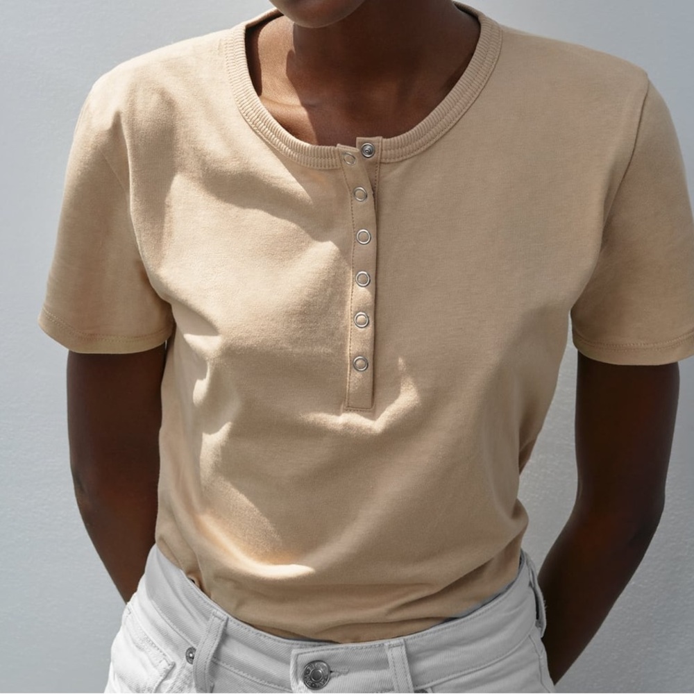 T-SHIRT WITH BUTTONS (Beige color)